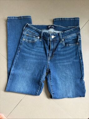 GAP Women's Classic Straight Leg Jeans in Dark Blue Wash